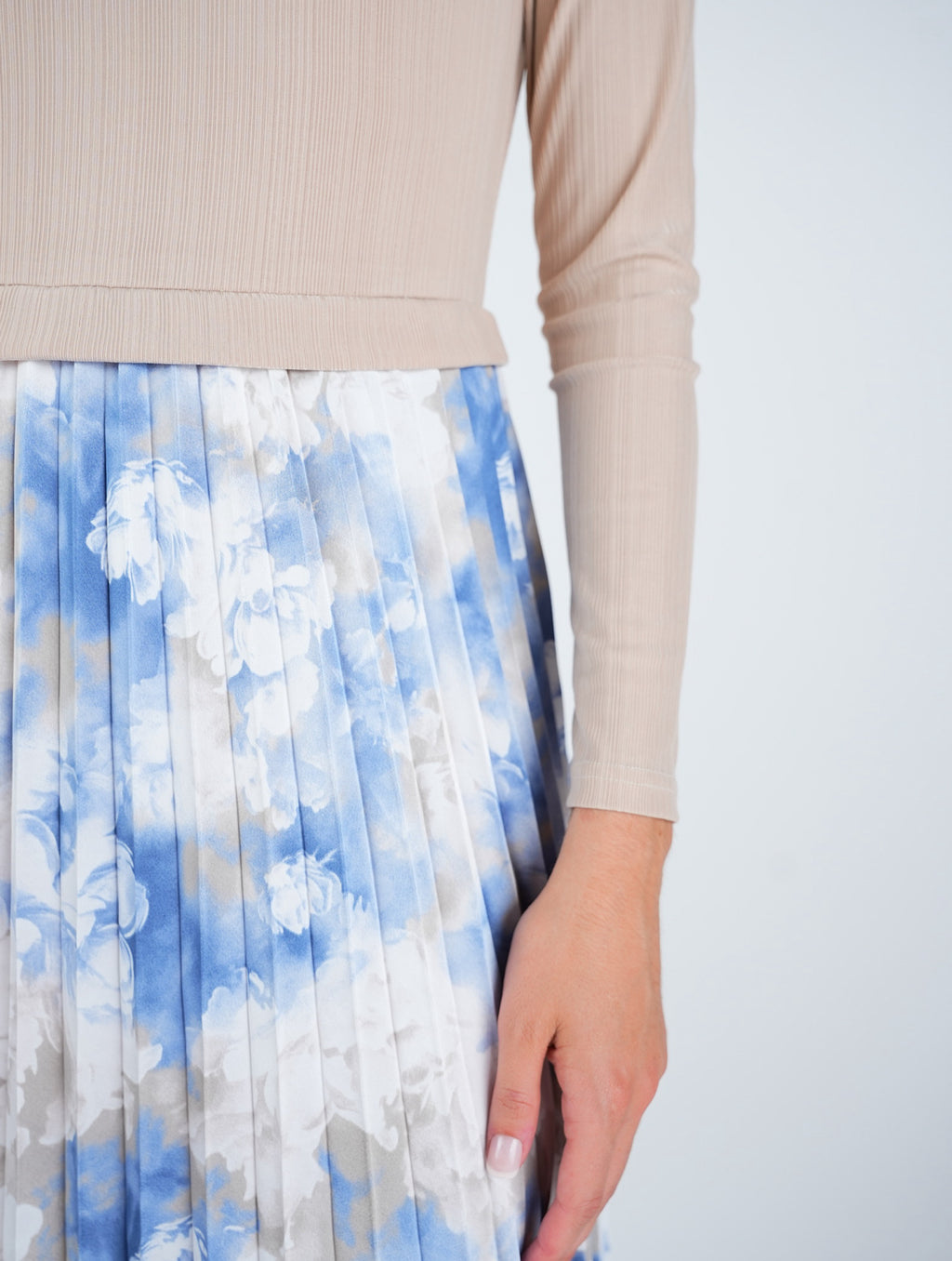 Two Tone Stretch Pleated Midi Dress